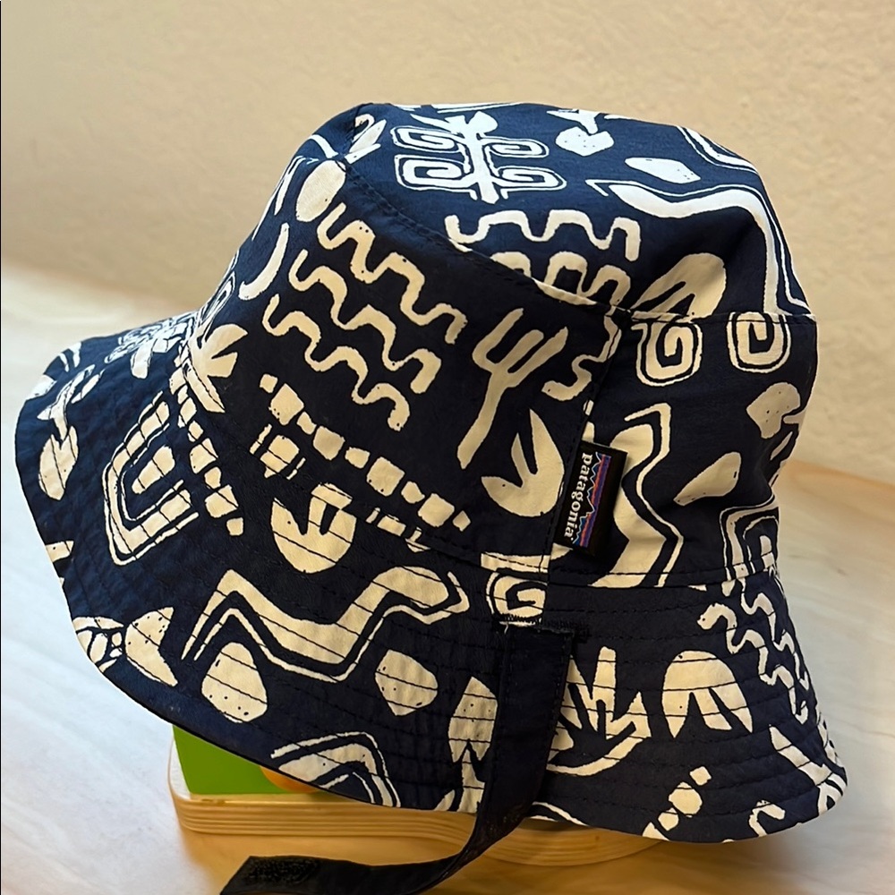 Patagonia Baby Dark Blue Reversible Sun Bucket Hat - Size 18-24 months